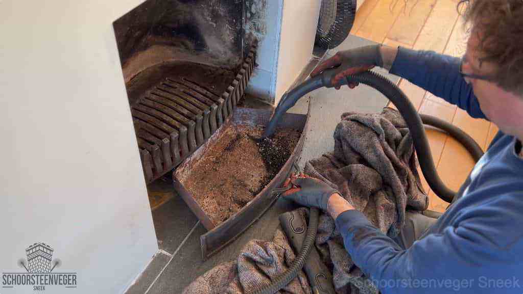 Prijs schoorsteenvegen Sneek schouw reinigen Prijs schoorsteenvegen Sneek schouw reinigen